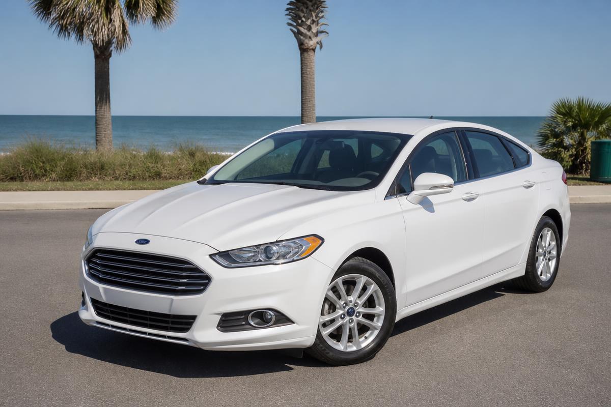 White 2016 Ford Fusion SE